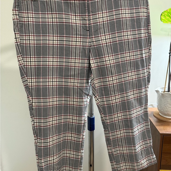 Lane Bryant Pants - Lane Bryant Slim Capri 4-Season Pant Sz 22